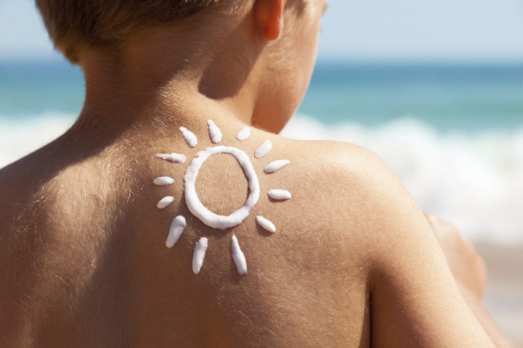 Dinoconsejos_cuidar la piel del niño con crema solar